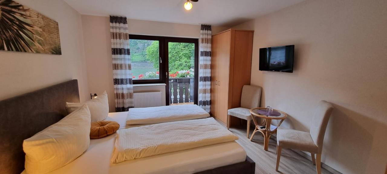 Pension / Ferienwohnungen Scheid Kestert Esterno foto